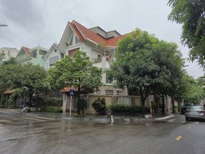 bán biệt thự lô góc - gần trường quốc tế - vị thế đắc lộc - làng việt kiều châu âu, mỗ lao, hà đông