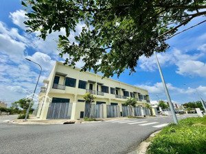 nhà tây ninh nằm trong kcn phước đông 64m2 1 trệt 1 lầu giá 1.75 tỷ cho thuê 8-12tr sang tên ngay