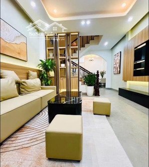 bán nhà lô góc ( giá 4.x tỷ . ô tô đỗ cửa) kim chung hoài đức. mặt ngõ thông thoáng.