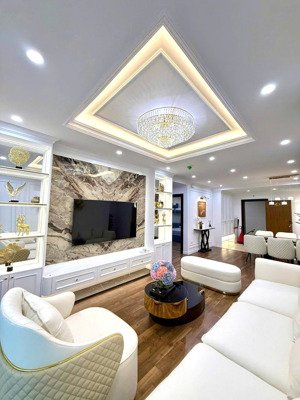 tôi chính chủ cần bán căn góc 78m2 2pn 2wc tại goldmark city. full nội thất, sổ đỏ sẵn