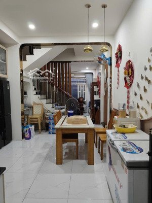 chính chủ cần bán gấp 4x14,5m nhà 2lầu+sân.th mới giá 6,95 tỷ tl đường gò dầu