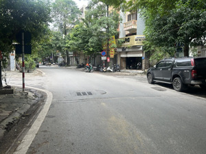 cần bán gấp nhà kđt vănquán cách 200m ra hồ vănquán, đường 4 làn oto tránh giá đầu tư lh 