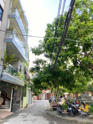 bán gấp nhà đại mỗ, dt 31m2 x 5 tầng, giá 6.3 tỷ, full nội thất ở luôn, bãi gửi ô tô cạnh nhà