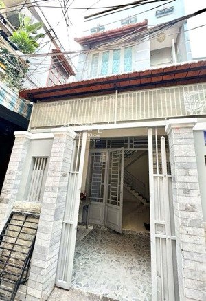 hot! nhà 2 mặt hẻm + sổ vuông + 69m2, chỉ 6 tỷ