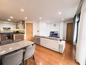 cho thuê căn hộ 2 pn + ban công rộng view hồ phố kim mã, ba đình 150m² 20 triệu/tháng