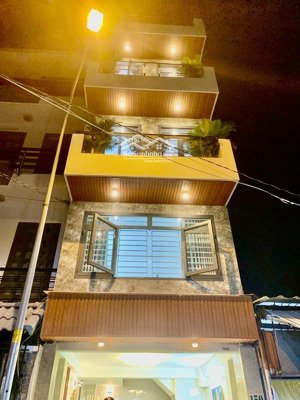 mặt tiền kinh doanh -5 tầng hiếm có sát chợ , xe tải lưu thông