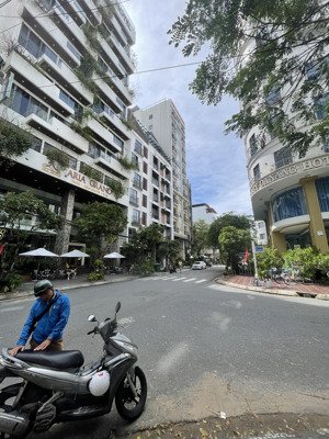 có 1-0-2 toà căn hộ cao cấp 5 tầng 1 tum khu an thượng 34 vip nhất phố tây giá chỉ nhỉnh 24 đồng.