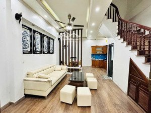 hiếm! bồ đề 42m 4 tầng oto thông, cạnh hồ điều hòa chung cư. giá đầu tư! call o398386285