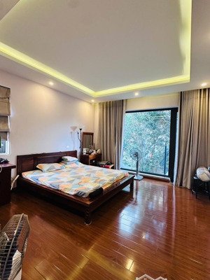 bán nhà cổ linh gần aeon dân xây tâm huyết lô góc 2 mặt thoáng - ngõ nông rộng thẳng gần bãi để xe!