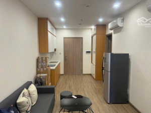 cần bán gấp căn studio tòa p4, dt 27,1m full nội thất, tầng trung, sẵn sổ, giá chỉ 2,37 tỷ.