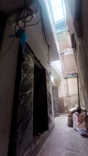 bán nhà 3 tầng võ thị sáu, hai bà trưng. diện tích 63m2. giá 9,5 tỷ. mua 1 được 2