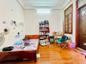 bán nhà lê văn hiến, dt 18m2, 6t, mt 3,4m, giá chào hơn 4 tỷ, có thương lượng, đủ công năng,