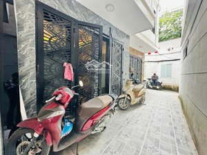 bán nhà thuỵ khuê, ngõ thông bagac tránh, nhà xây mới, trước nhà 2m thoáng sáng, 30m*5t full nt xịn