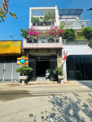 nhà 3 tầng trường lưu q9 - hẻm xe tải - 60m2 - hoàn công đủ - 5.4 tỷ - tặng nội thất