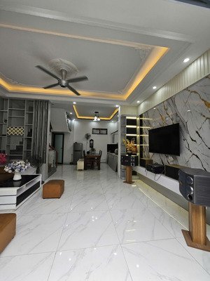 bán căn nhà 4 tầng full nội thất, khách hàng chỉ sách va ly về ở tại ngõ 263 lạch tray hải phòng