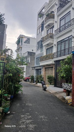 chủ giảm mạnh cần bángấp nhà dt.76m 4tâng 5pn..ngay khu tên lửa..chỉ 6ty8