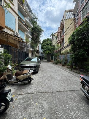 đội cấn 108m, 5 tầng, mt 6,8m. vị trí đẹp, vỉa hè, oto tránh, kd tốt. 42 tỷ