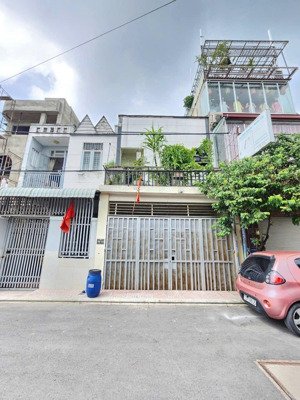 bán nhà trệt lầu giá rẻ gần ngã ba ông xã, trung tâm dĩ an