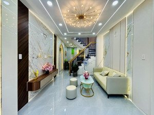 nhà đẹp hơn hình - xe hơi tới cửa - 3 tầng - 4 ngủ - mới keng - gần nhà ga t3 - chỉ 4 đồng hơn