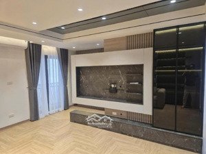 bán nhanh nhà đẹp lạc long quân tây hồ , 47m, 6 tầng thang máy, nội thất 5 sao, ô tô gần.