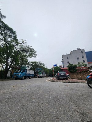 cần bán 97m2 mp hoa động long biên kinh doanh đông đường vỉa hè rộng, gần hồ sinh thái rất hiếm