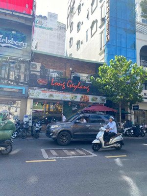 siêu vị tri chủ cần bán nhà mặt tiền đường nguyễn công trứ p.bến thành quận 1.dt:8x18m2 giá 140 tỷ.