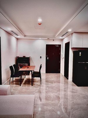 bán căn hộ hoa hậu 80m2 2 ngủ 2 wc full nội thất. giá 8.3 tỷ .liên hệ mr. tuấn:0845688616