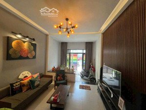 nhà 4 tầng ,80m đất , cách phạm văn đồng chỉ 3 phút.hiếm