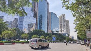 bán nhà phố trần duy hưng: dt:63m.7tầng. mt:5m. giá:21 tỷ