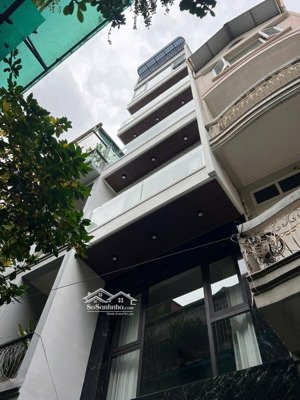 siêu phẩm phân lô phố nguyễn văn cừ. dt 42m*7tầng*thang máy*gara 2 ô tô *full nội thất*giá 17.5 tỷ