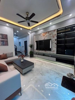 trung tâm hai bà trưng - gần phố - lô góc