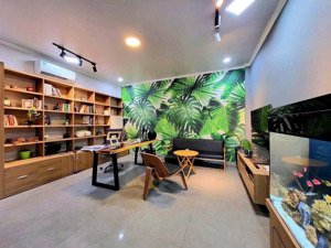 với diện tích 30m2, 3 tầng, tại hồ bá kiện, q. 10, giá 9 tỷ, mt kinh doanh sầm uất.