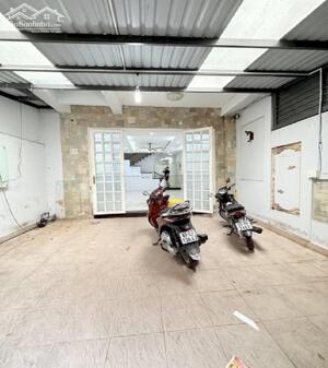 Xe ngủ trong nhà, Phạm Văn Hai, P5, Tân Bình, 95m2, 4 tầng, 5PN, cách MT 15m, ngang 5m