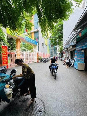 đống đa - 6 tầng thang máy - 2 thoáng - văn phòng - thông sàn - ngõ nông gần phố gần ô tô