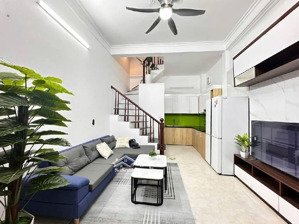 em ruột mặt phố cầu giấy ô tô 10m full nội thất dòng tiền 13tr/tháng