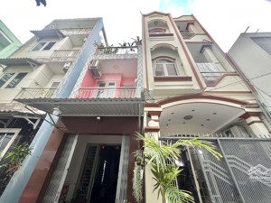 hot- bán nhà- 50m2- lê quang định
- 8 tỷ