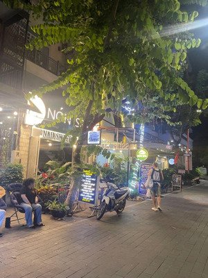 siêu phẩm khách sạn 7 tầng vip góc 2 mặt tiền phố tây an thượng cách biển chỉ 500m