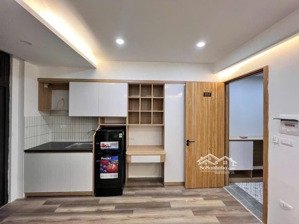 bán toà căn hộ dịch vụ quan hoa, dt 45m2 x 6 tầng, ko thang máy, dòng tiền 50tr/th, 10 phòng studio