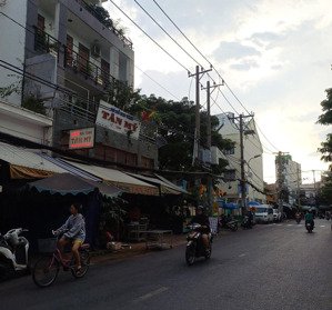 bán nhà 200m2 ngang lớn 12m chỉ 65 tr/m2, p.tân hưng, dòng tiển ổn định 500 tr/ năm. sổ hồng riêng