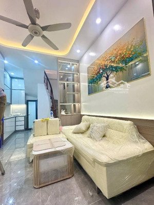 nhà mới đẹp 5 tầng -3 pn- giải phóng - giá 7,x tỷ