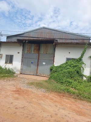 chủ cần tiền bán gấp nhà xưởng đường xe container xã bình mỹ mới