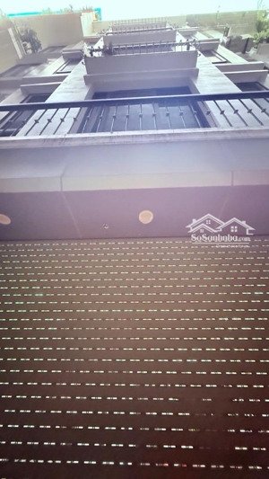 chỉ 11.5 tỷ sở hữu căn nhà 5 tầng đẹp phố lạc long quân,20m oto dừng đỗ ngày đêm. hàng xóm quận ủy