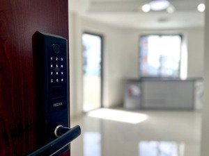 cho thuê căn hộ dịch vụ cao cấp - vị trí vàng trên đường lê quang định!