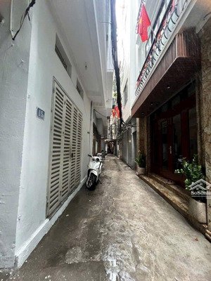 chính chủ bán nhà phố hồng mai bạch mai _ hbt
dtsd: 25m_5 tầng 3 phòng ngủ, full nôij thất