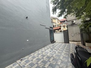 nhà sân vườn tại trung tâm thanh trì