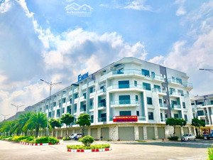 cần tiền bán gấp căn shophouse him lam đã hoàn thiện đủ đồ. lh: 