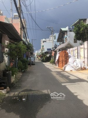 chủ cần tiền chống bão bán gấp nhà cấp 4 còn sử dụng tốt, diện tích: 160m2, hẻm 6m giá 12 tỷ