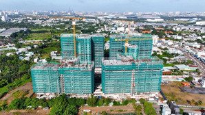 bán căn hộ ngay tầng sky garden. tặng 5 năm pql