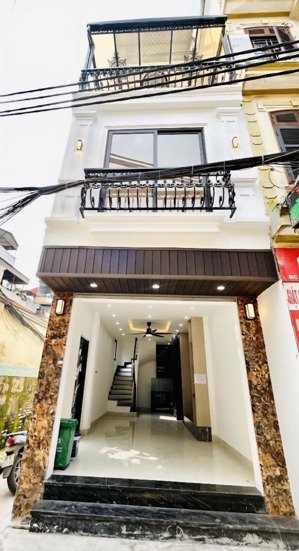 bán nhà định công 38m2, 5t, hơn 8 tỷ, nhà mới, căn góc. ô tô, kinh doanh.