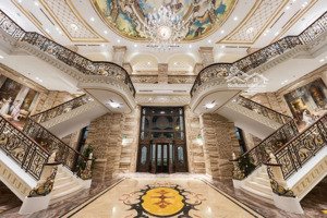 bán một căn biệt thự duy nhất trên đường nguyễn văn huyên lô góc 452m2 mặt tiền 18m